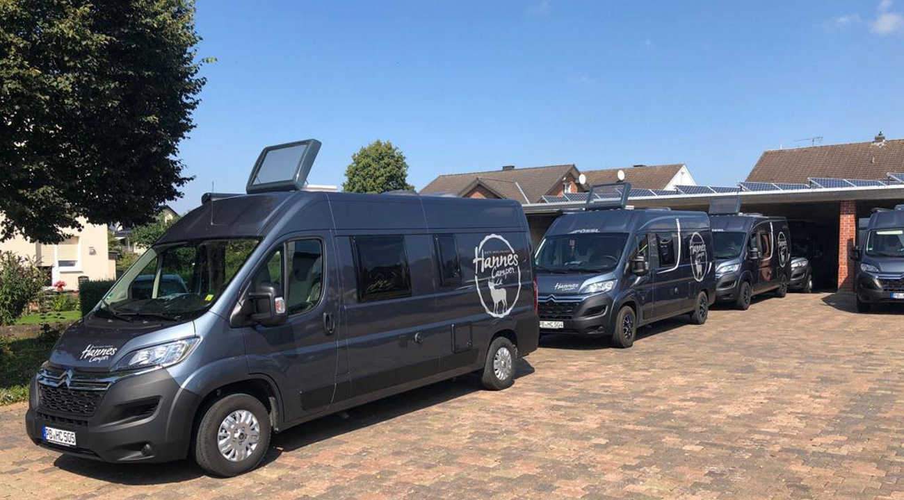 Wohnmobil mieten Paderborn: Camper an der Station