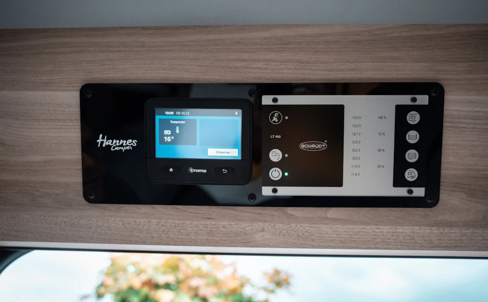Digitale Einstellungen im modernen Wohnmobil von Hannes Camper