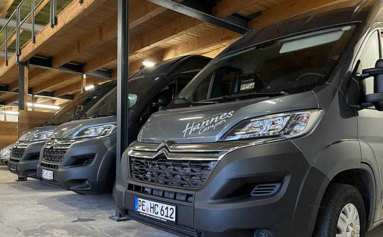 Wohnmobil mieten Köln: Station von innen
