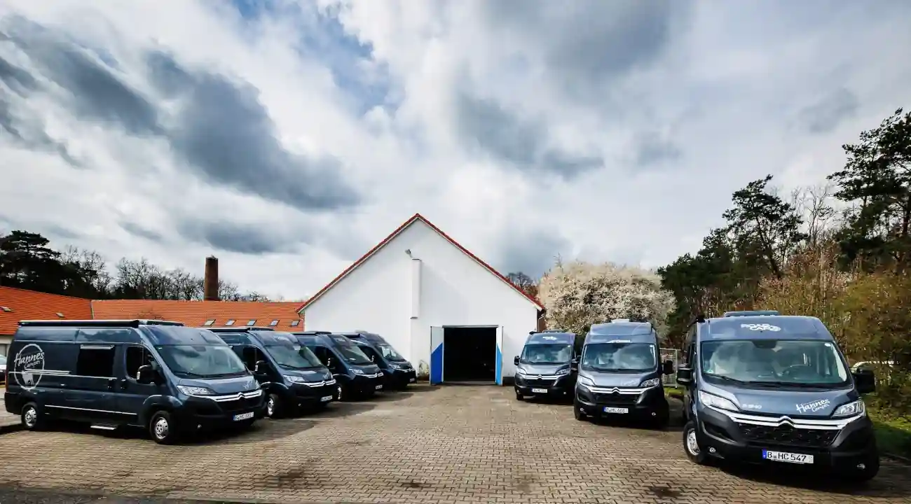 Wohnmobil mieten Berlin: Station von außen